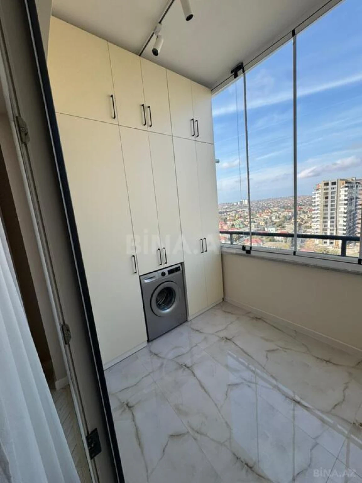 Kirayə verilir 2 otaqlı mənzil 70 m²