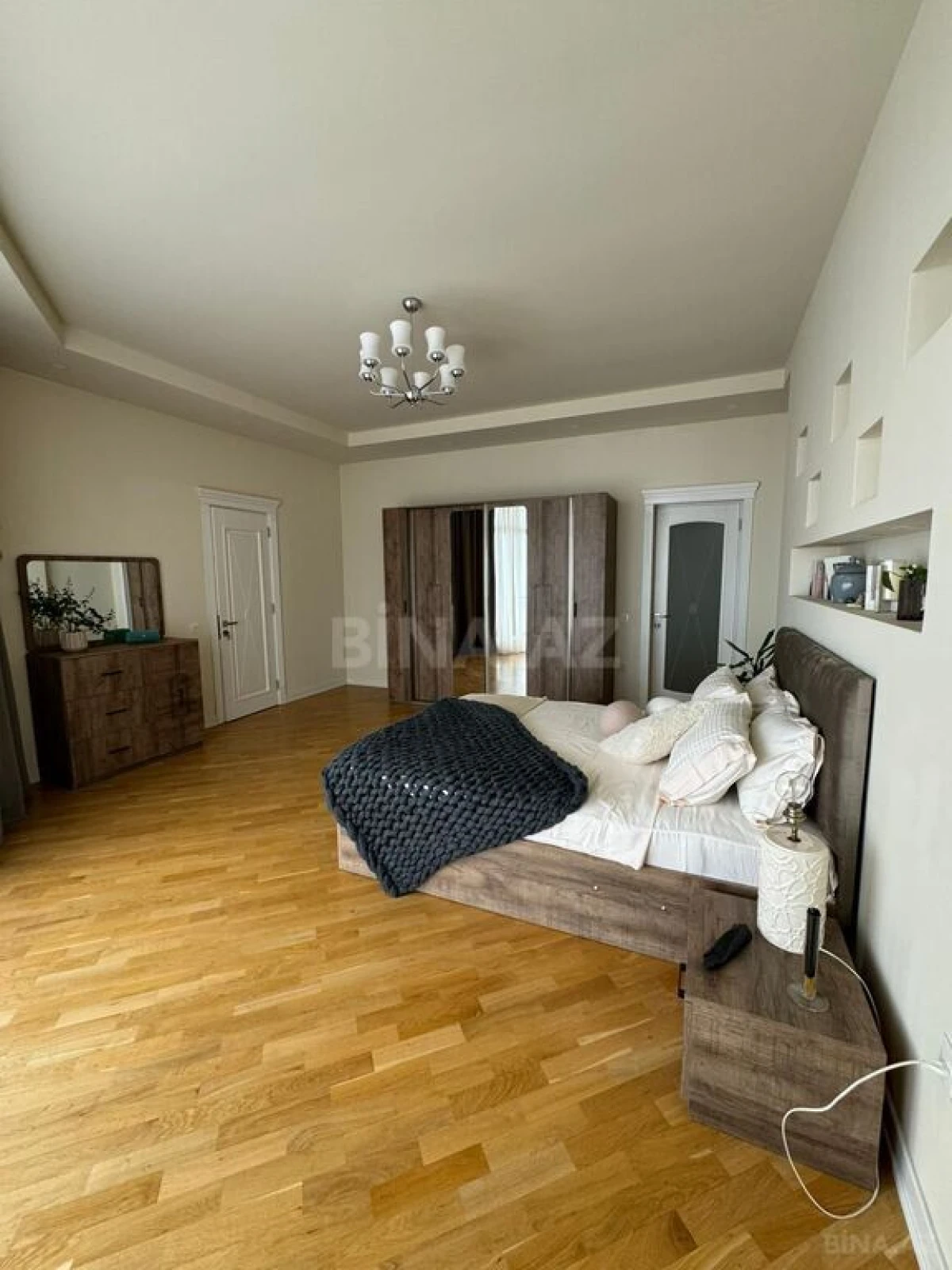 Satılır 6 otaqlı həyət evi 450 m²