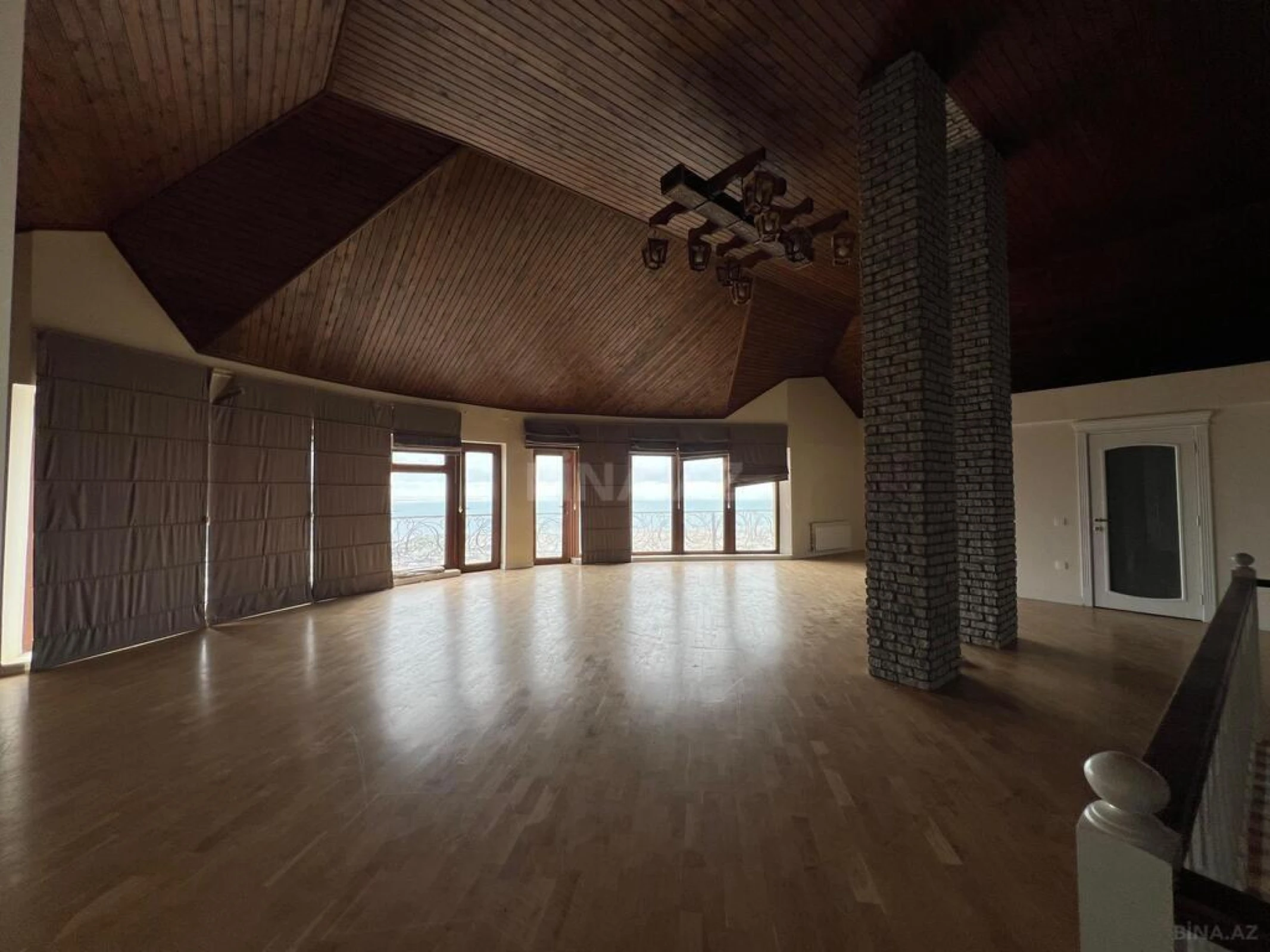 Satılır 6 otaqlı həyət evi 450 m²