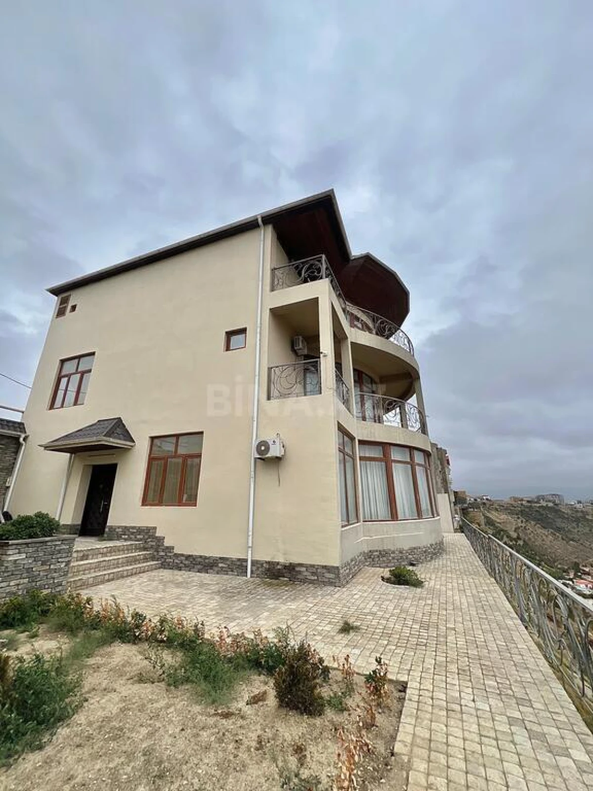 Satılır 6 otaqlı həyət evi 450 m²