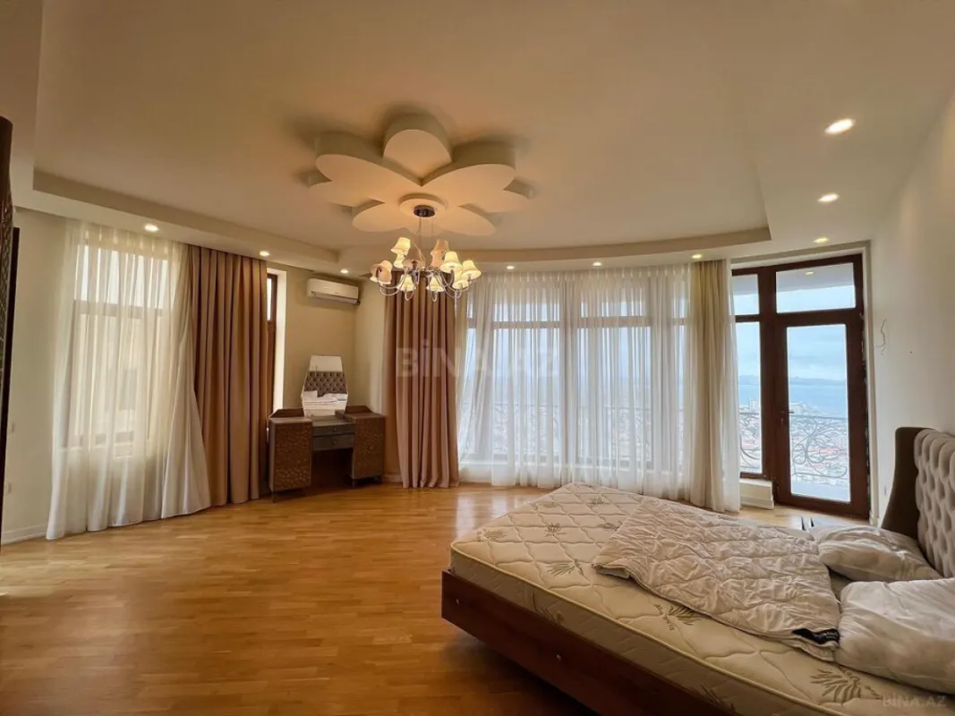 Satılır 6 otaqlı həyət evi 450 m²