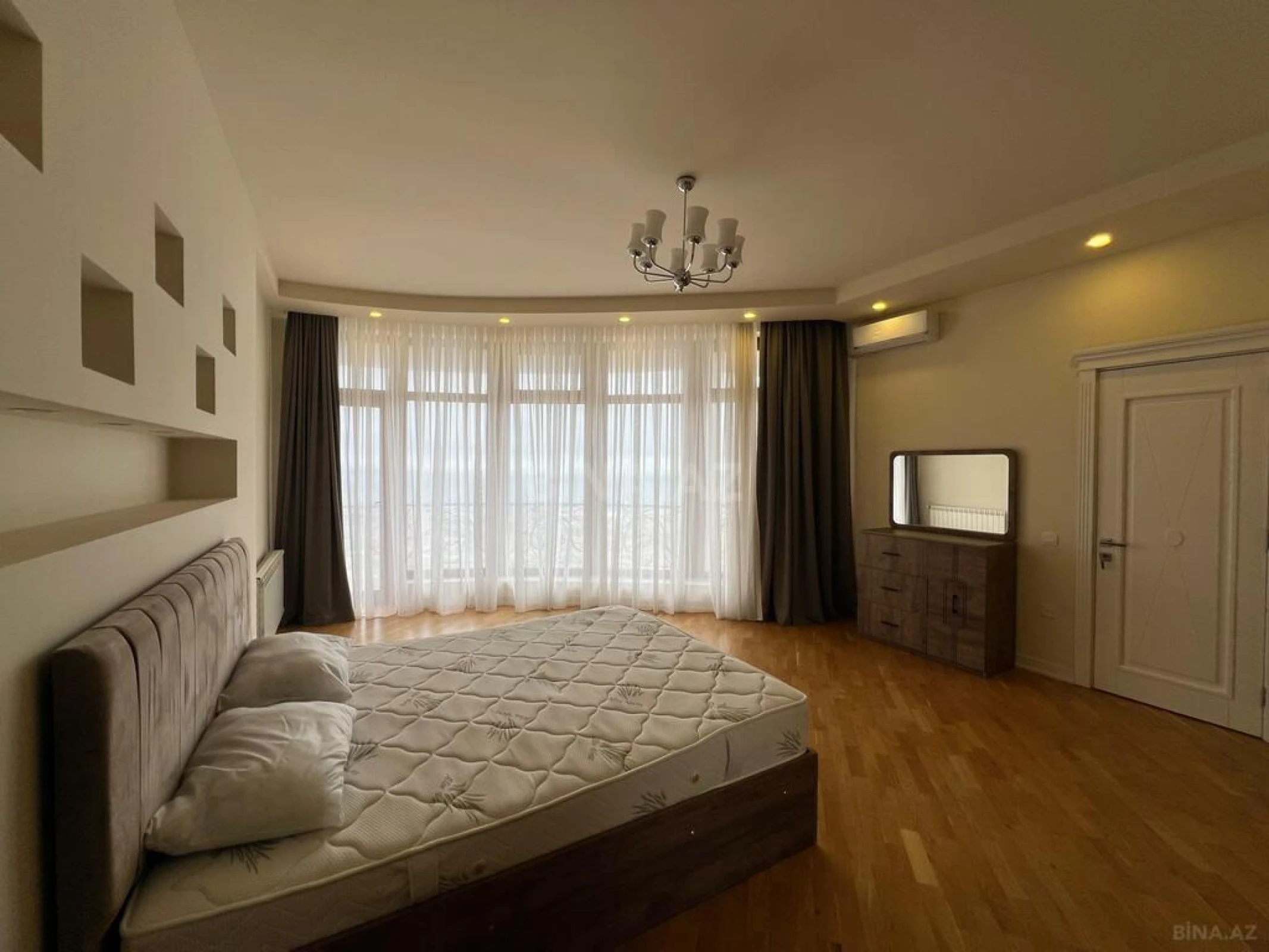 Satılır 6 otaqlı həyət evi 450 m²