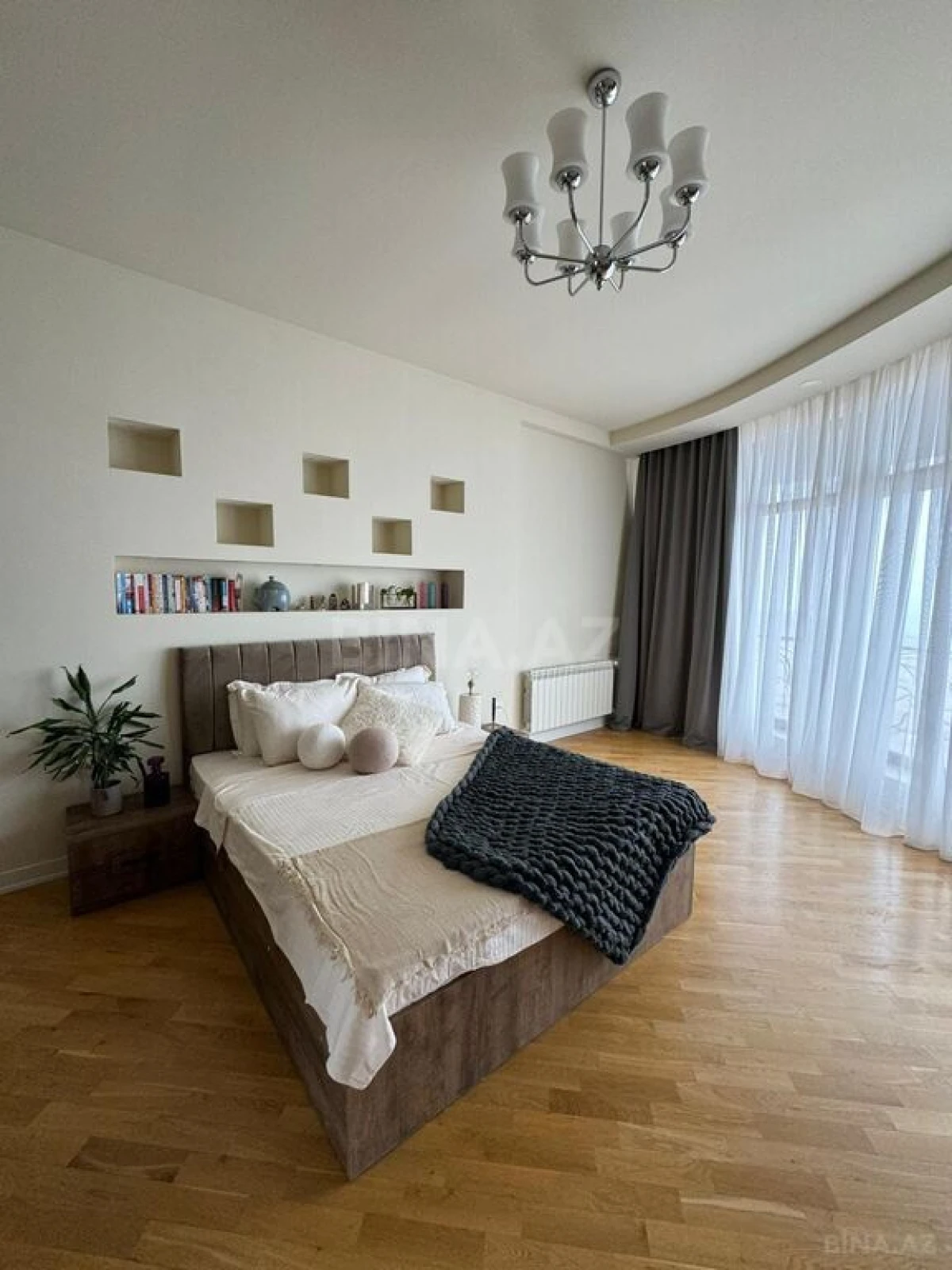 Satılır 6 otaqlı həyət evi 450 m²