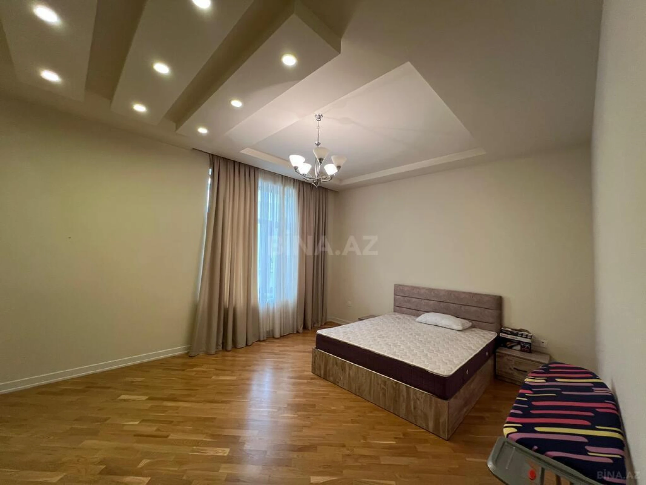 Satılır 6 otaqlı həyət evi 450 m²