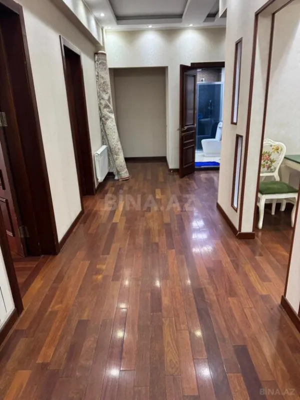Kirayə verilir 4 otaqlı mənzil 180 m²
