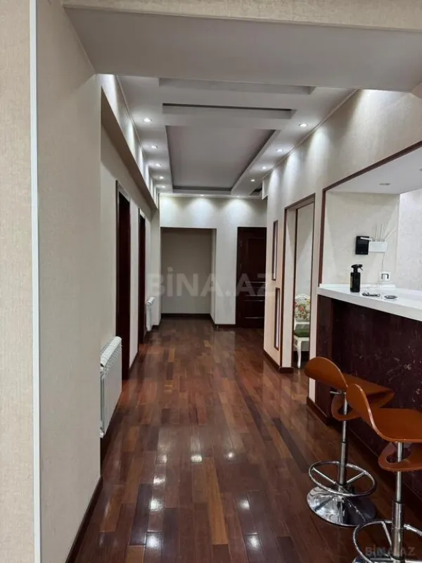 Kirayə verilir 4 otaqlı mənzil 180 m²
