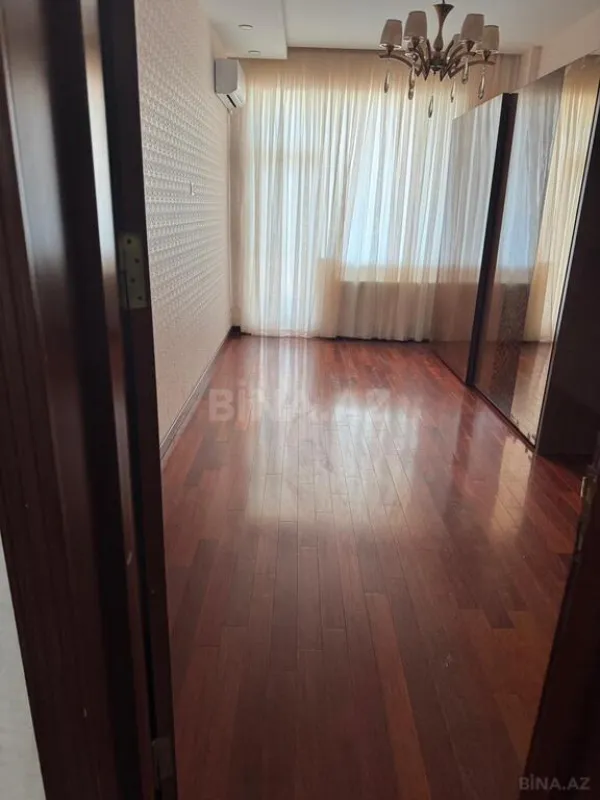 Kirayə verilir 4 otaqlı mənzil 180 m²