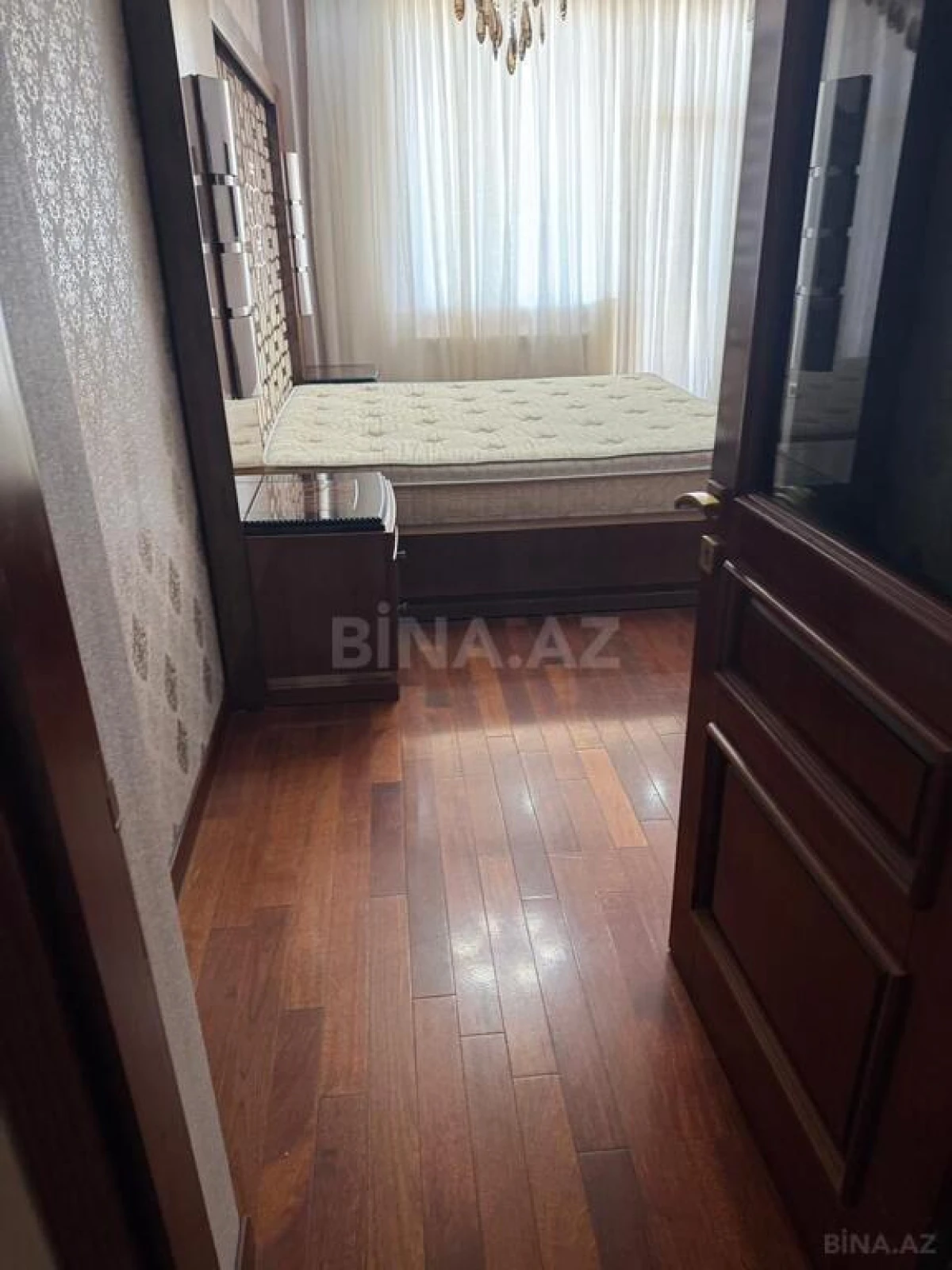 Kirayə verilir 4 otaqlı mənzil 180 m²