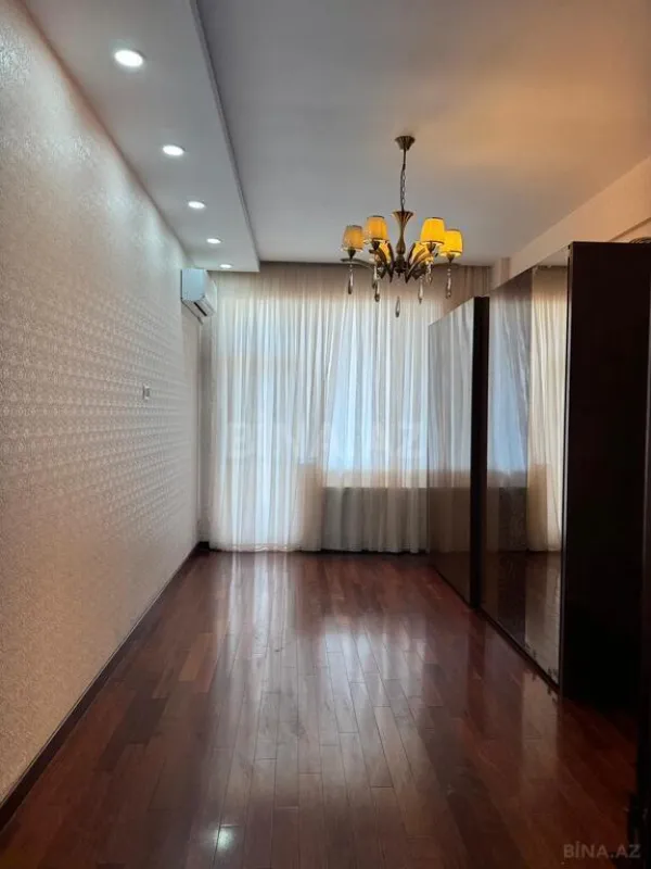 Kirayə verilir 4 otaqlı mənzil 180 m²