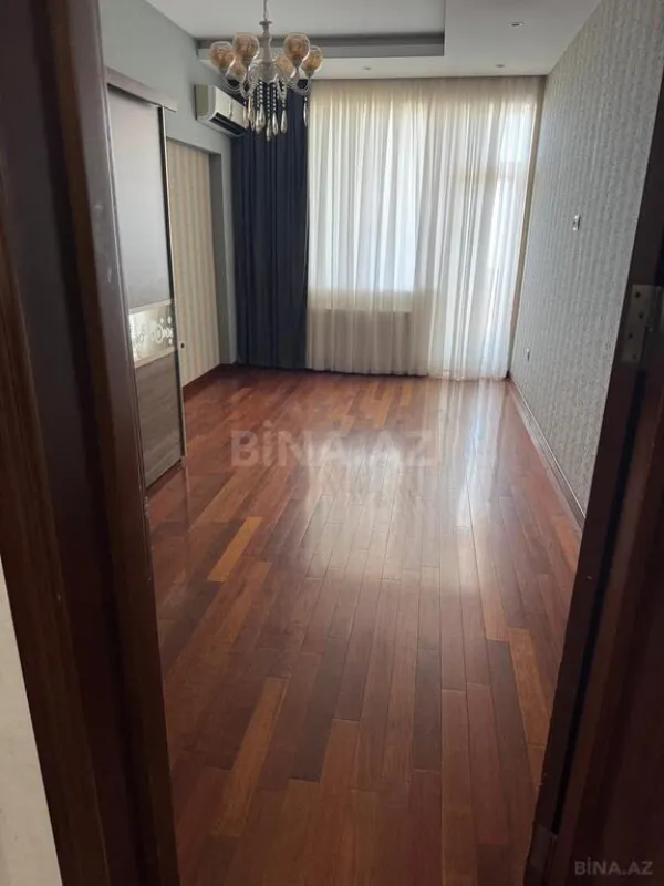 Kirayə verilir 4 otaqlı mənzil 180 m²