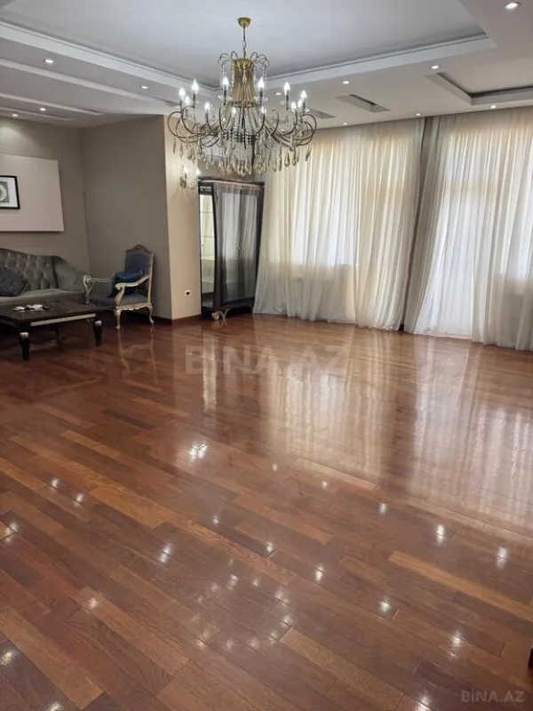 Kirayə verilir 4 otaqlı mənzil 180 m²