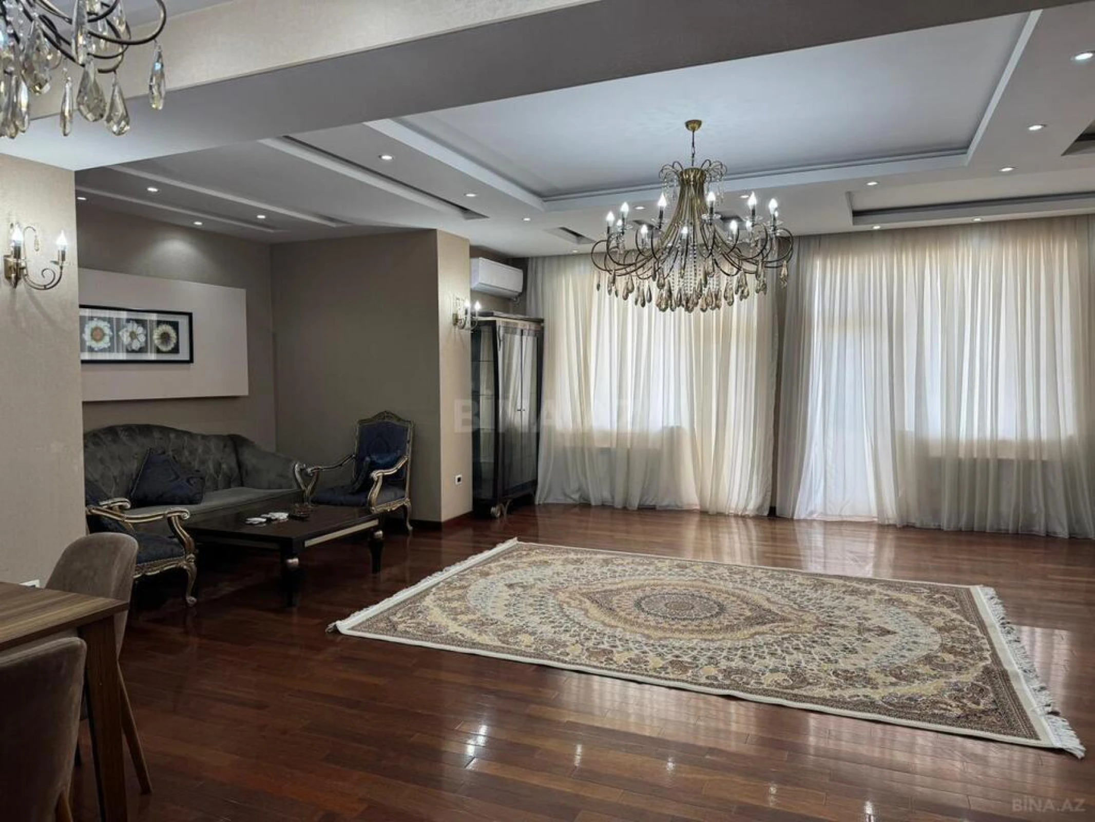 Kirayə verilir 4 otaqlı mənzil 180 m²
