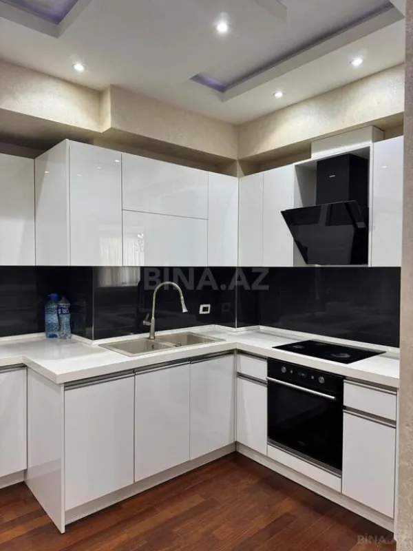 Kirayə verilir 4 otaqlı mənzil 180 m²