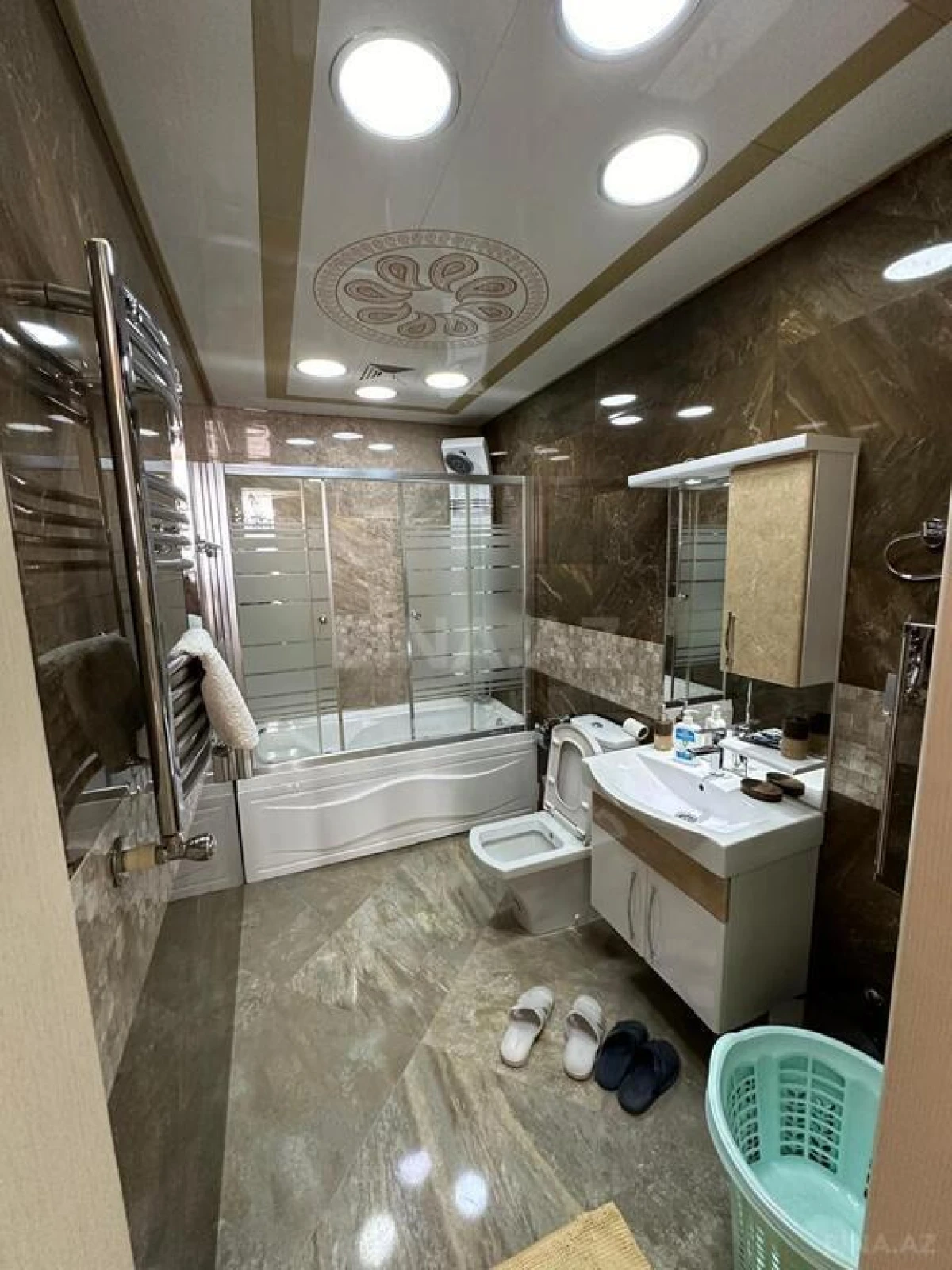 Kirayə verilir 4 otaqlı mənzil 195 m²