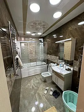 Kirayə verilir 4 otaqlı mənzil 195 m²