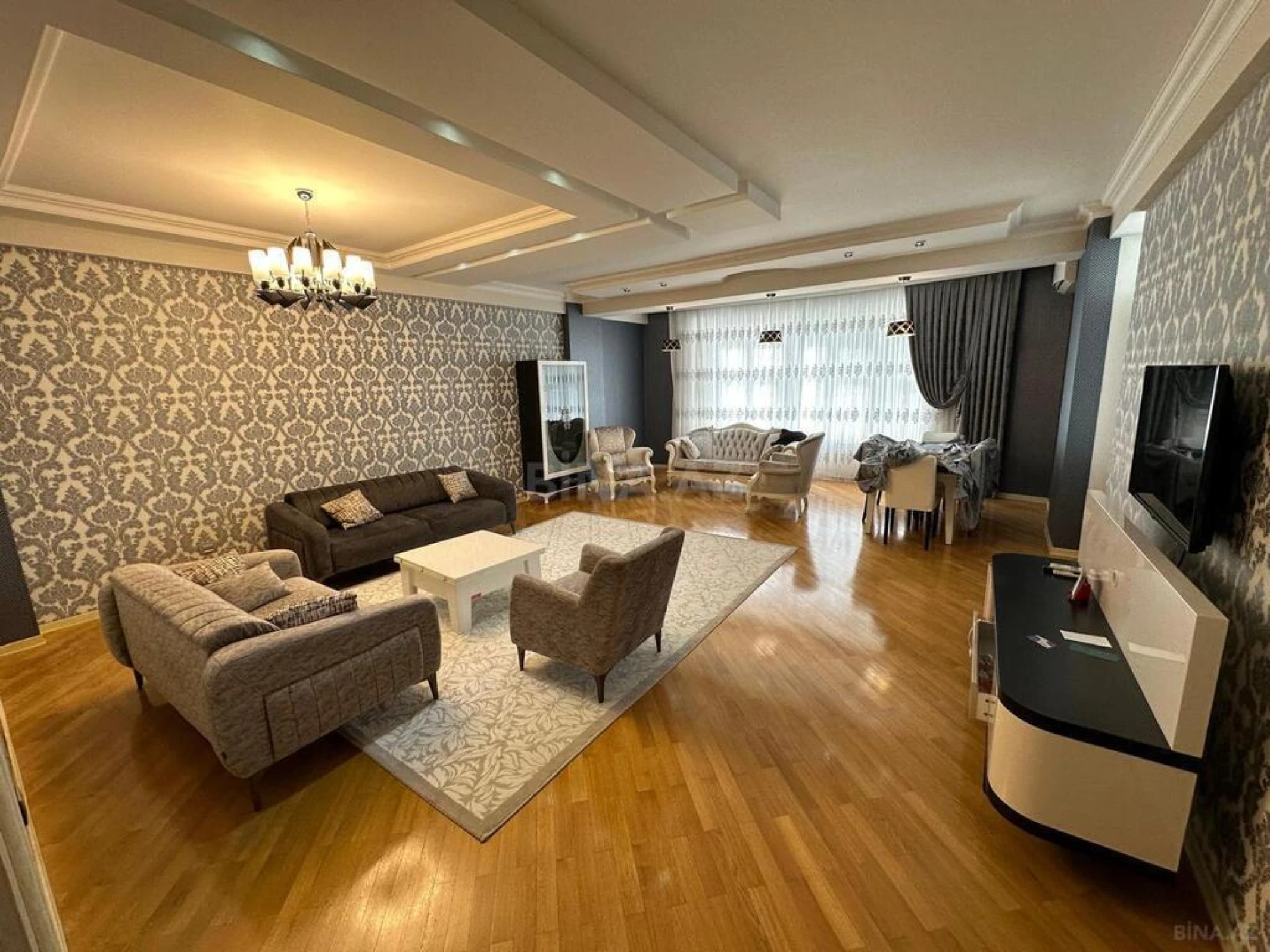 Kirayə verilir 4 otaqlı mənzil 195 m²