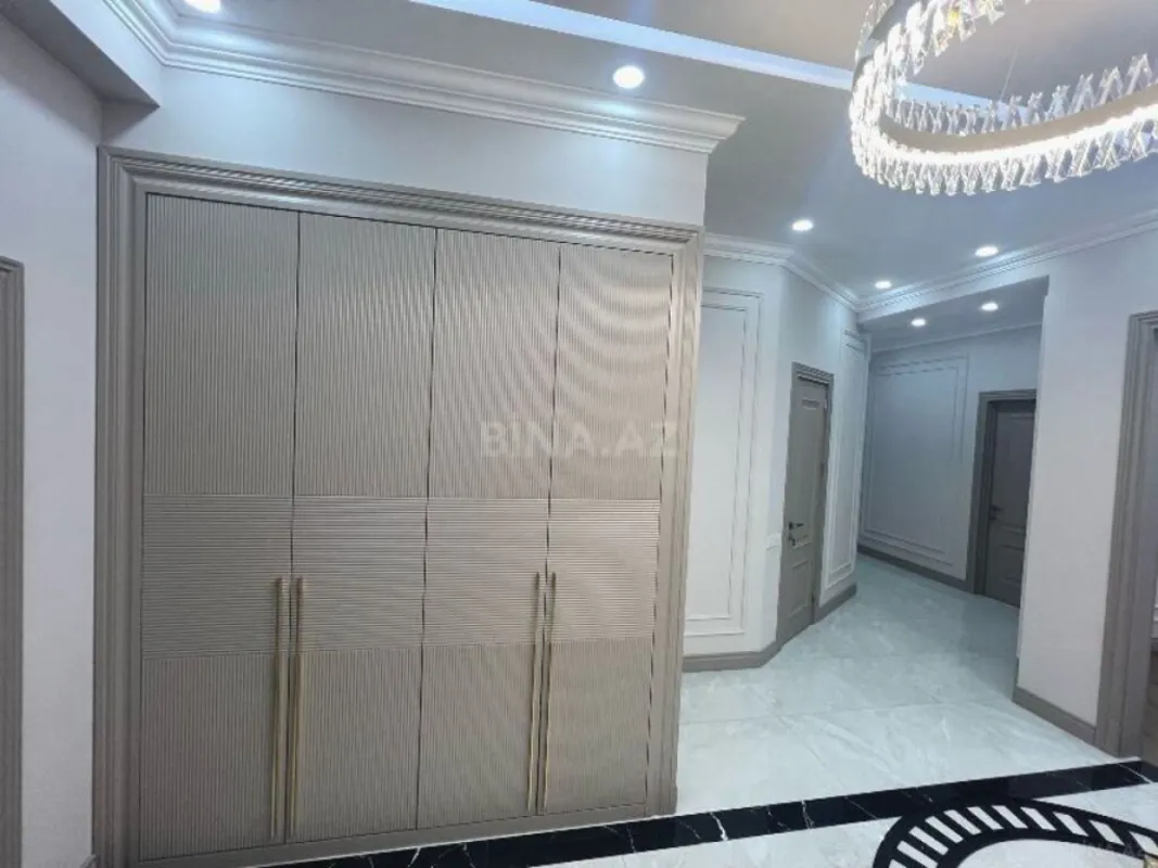 Satılır 3 otaqlı mənzil 135 m²