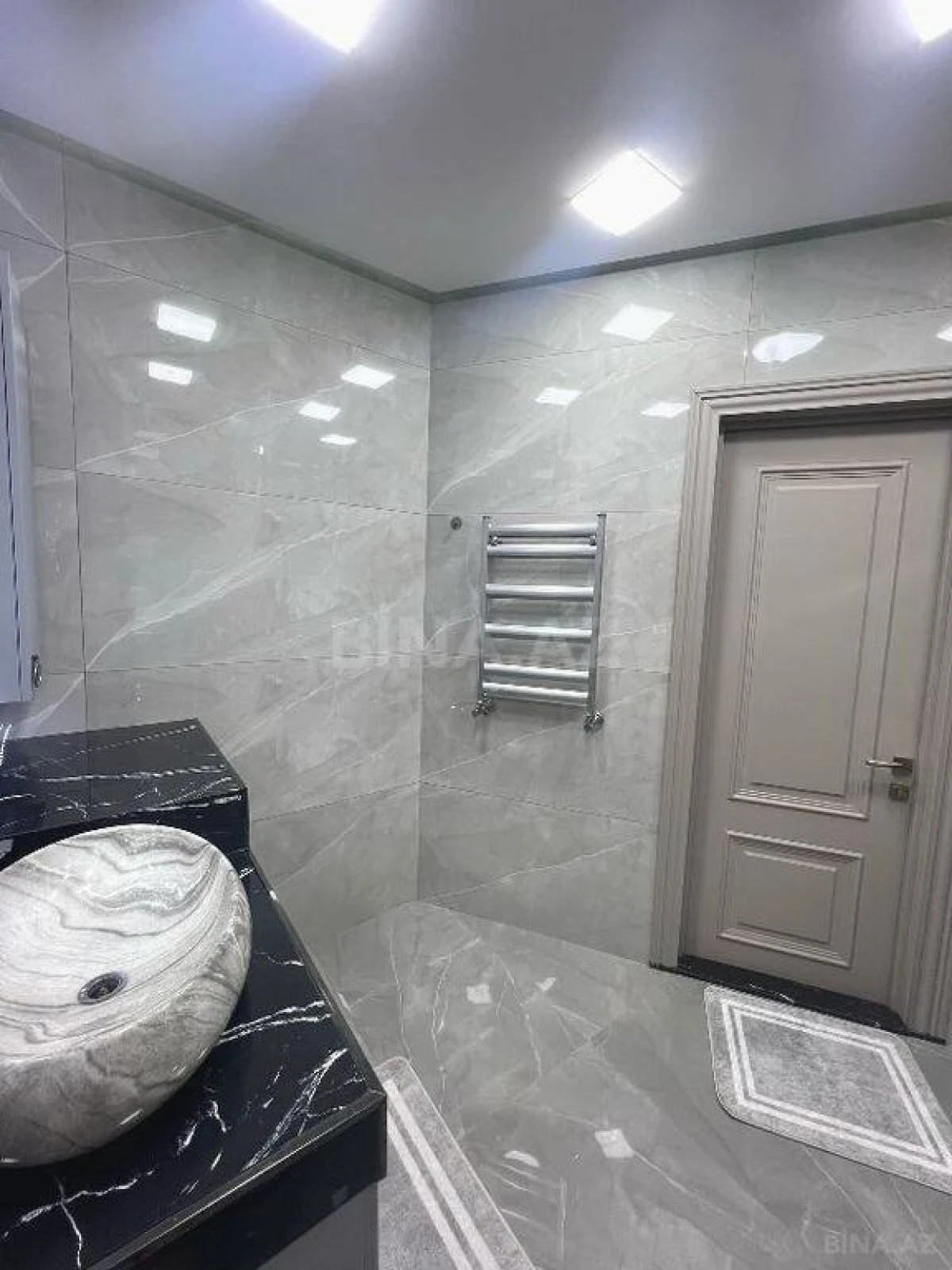Satılır 3 otaqlı mənzil 135 m²