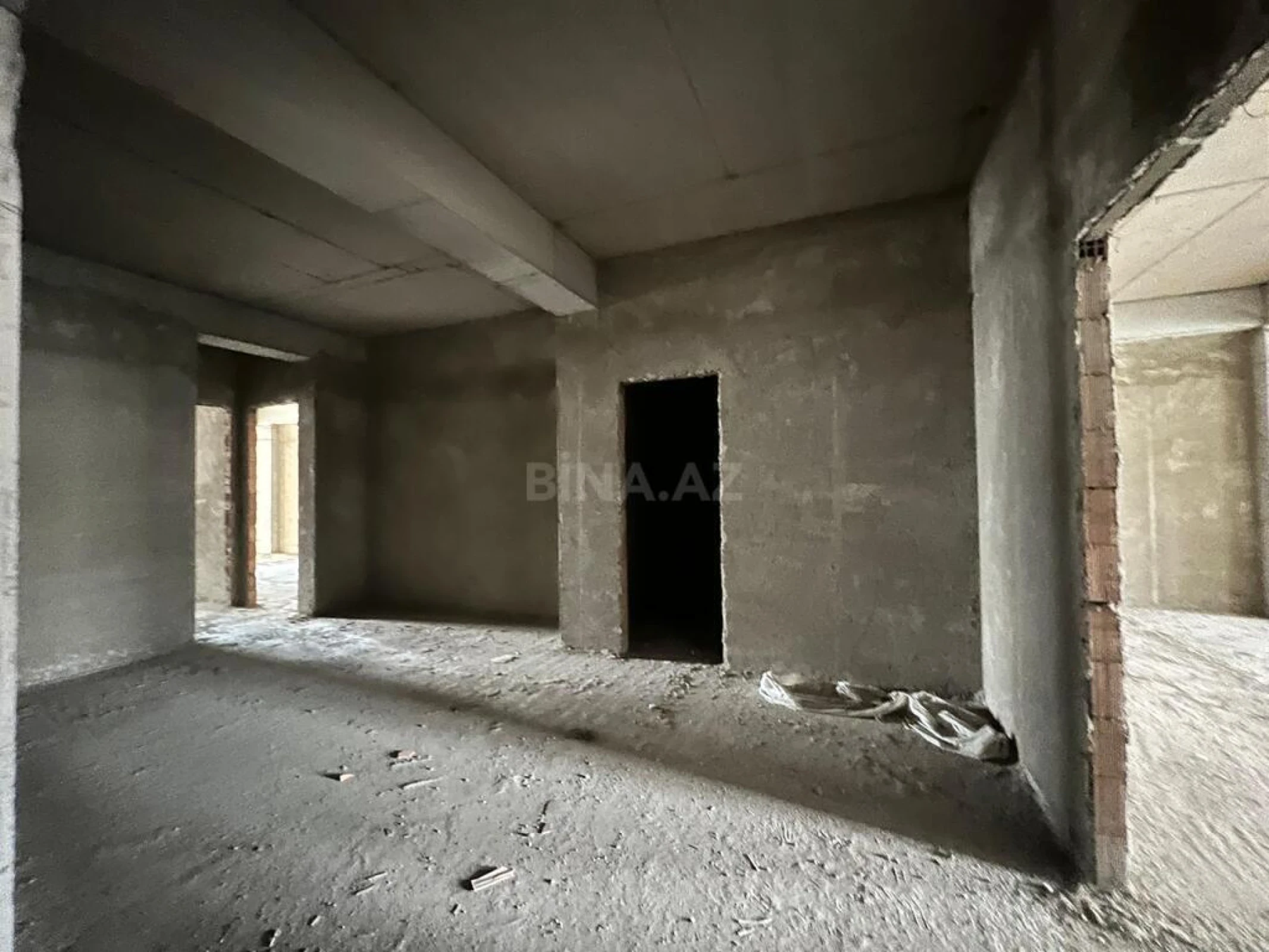 Satılır 4 otaqlı mənzil 217 m²
