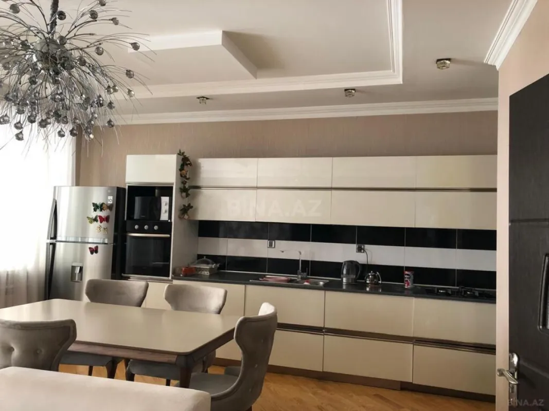 Satılır 3 otaqlı mənzil 118 m²