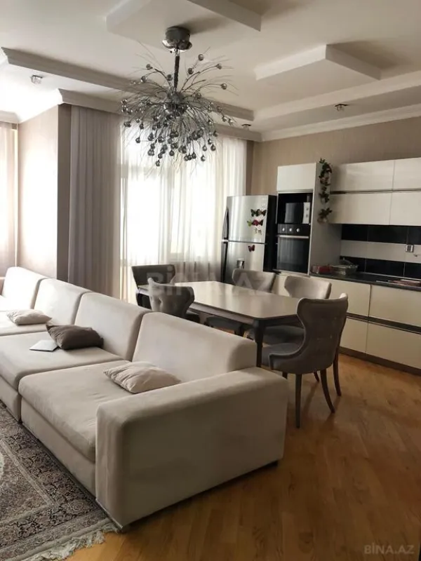 Satılır 3 otaqlı mənzil 118 m²