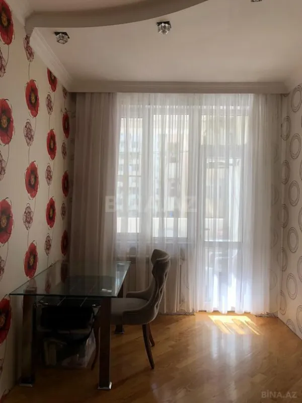 Satılır 3 otaqlı mənzil 118 m²