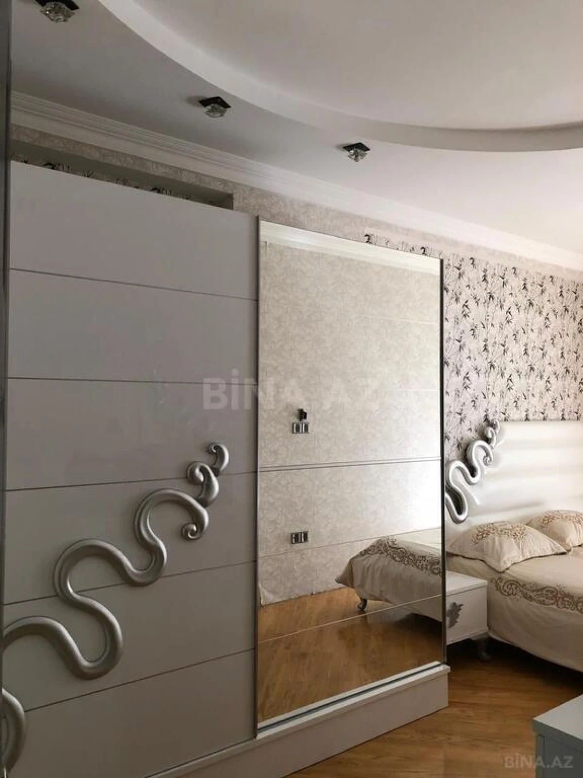 Satılır 3 otaqlı mənzil 118 m²