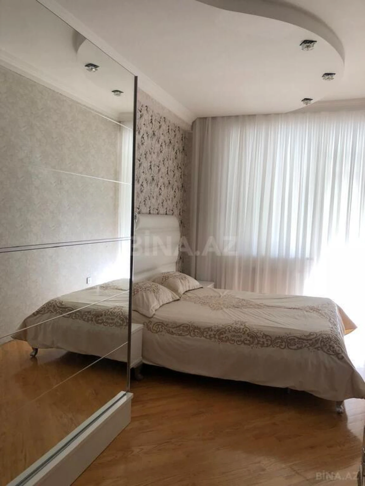 Satılır 3 otaqlı mənzil 118 m²