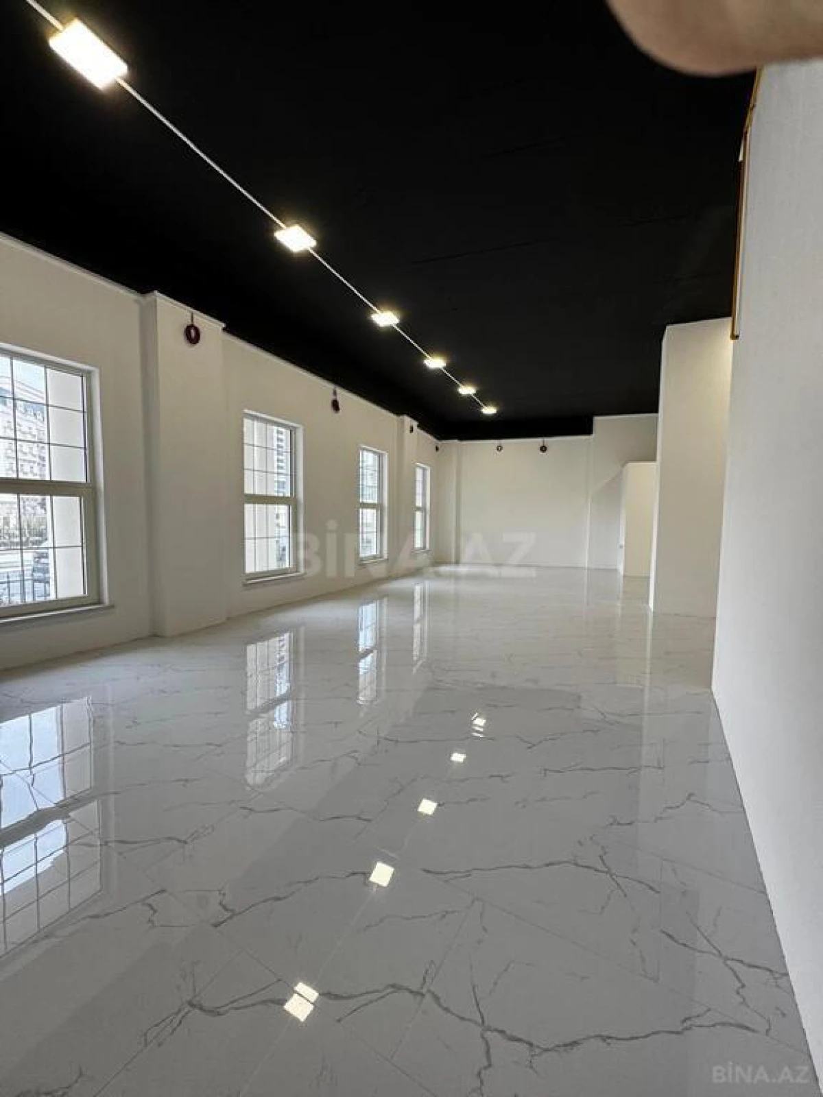 Kirayə verilir 1 otaqlı ofis 125 m²