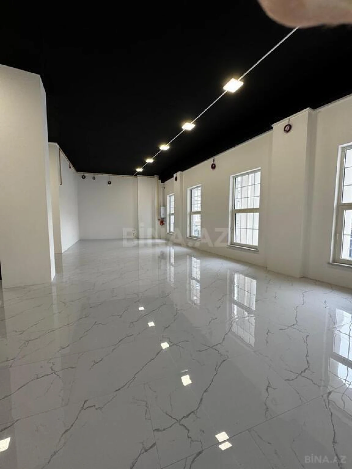 Kirayə verilir 1 otaqlı ofis 125 m²