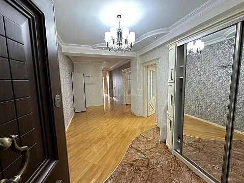 Kirayə verilir 4 otaqlı mənzil 195 m²