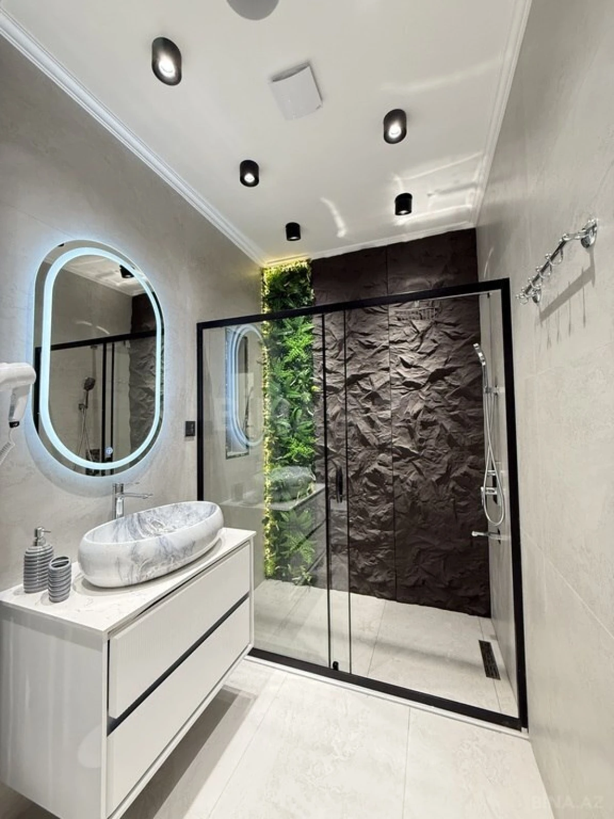 Satılır 2 otaqlı mənzil 63 m²