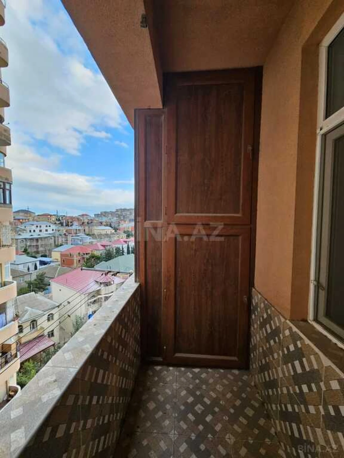 Satılır 3 otaqlı mənzil 122 m²