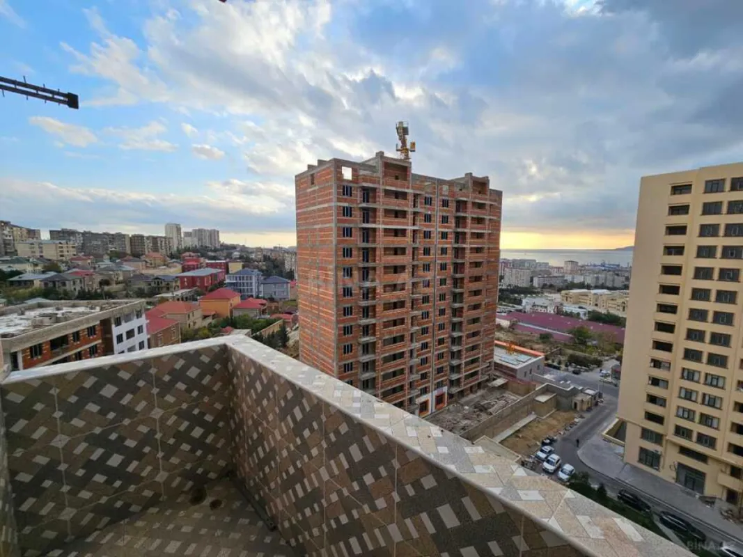 Satılır 3 otaqlı mənzil 122 m²