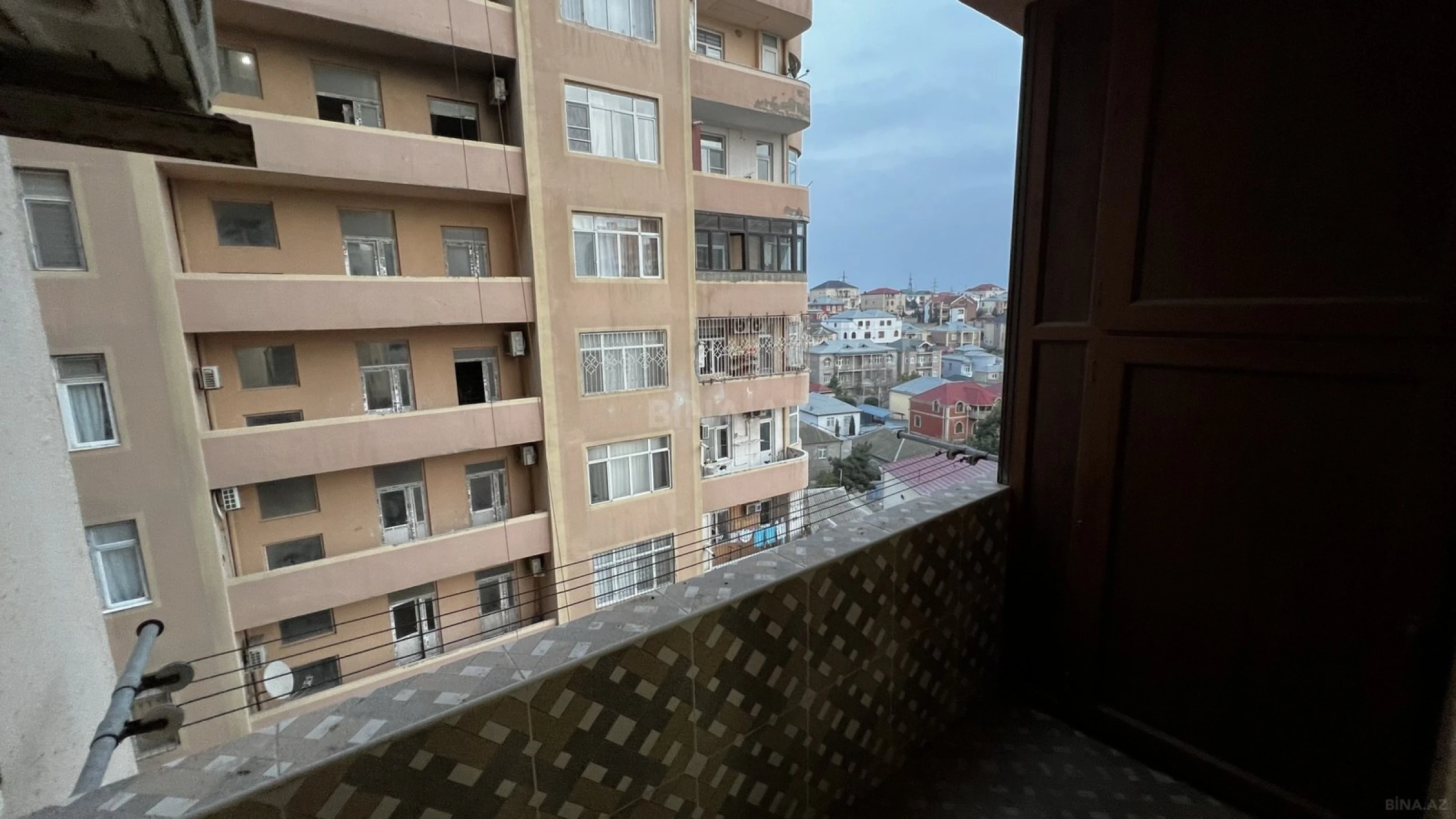 Satılır 3 otaqlı mənzil 122 m²