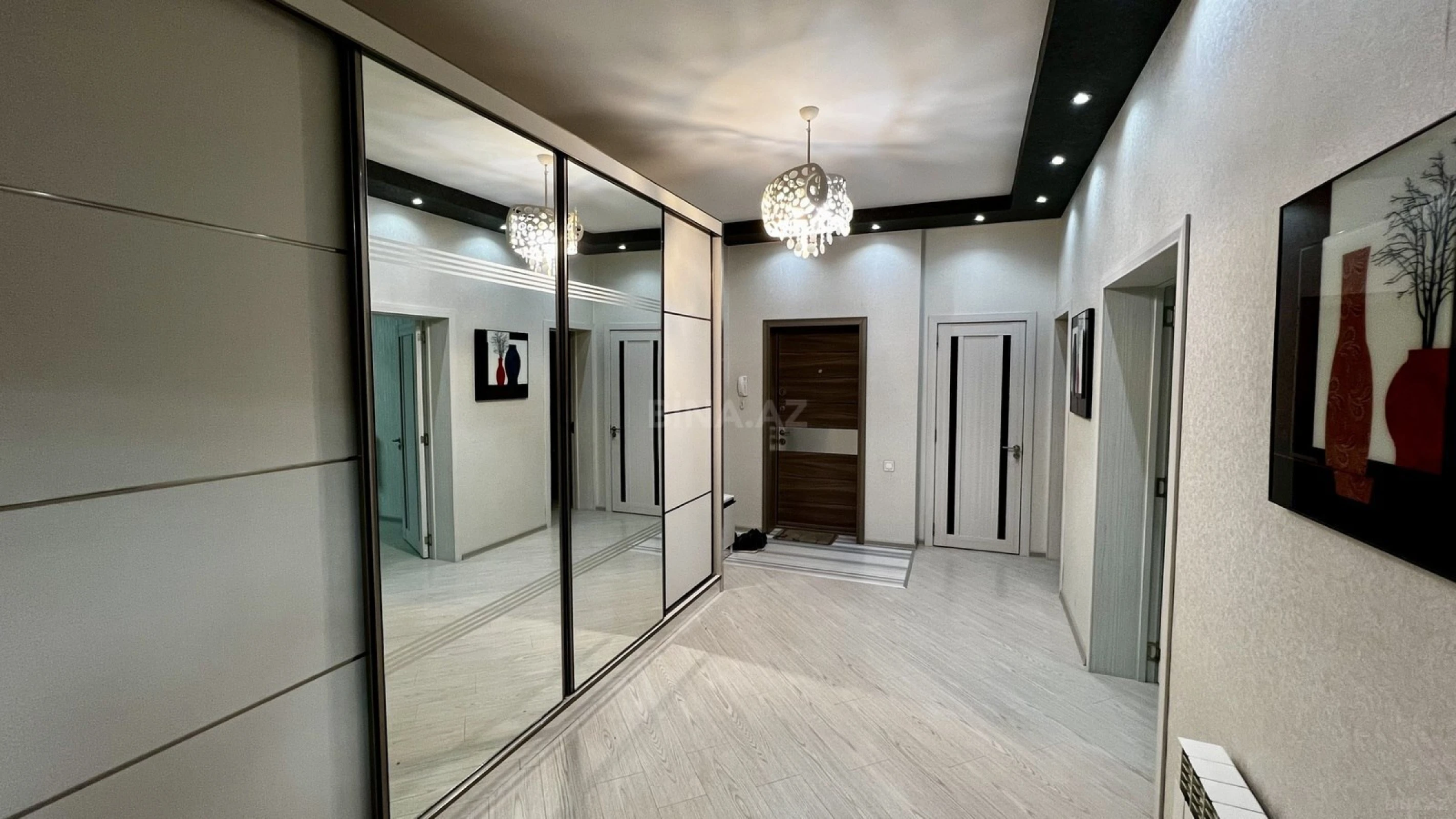 Satılır 3 otaqlı mənzil 122 m²