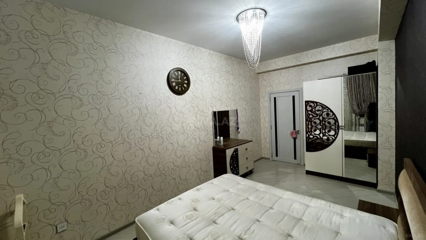 Satılır 3 otaqlı mənzil 122 m²