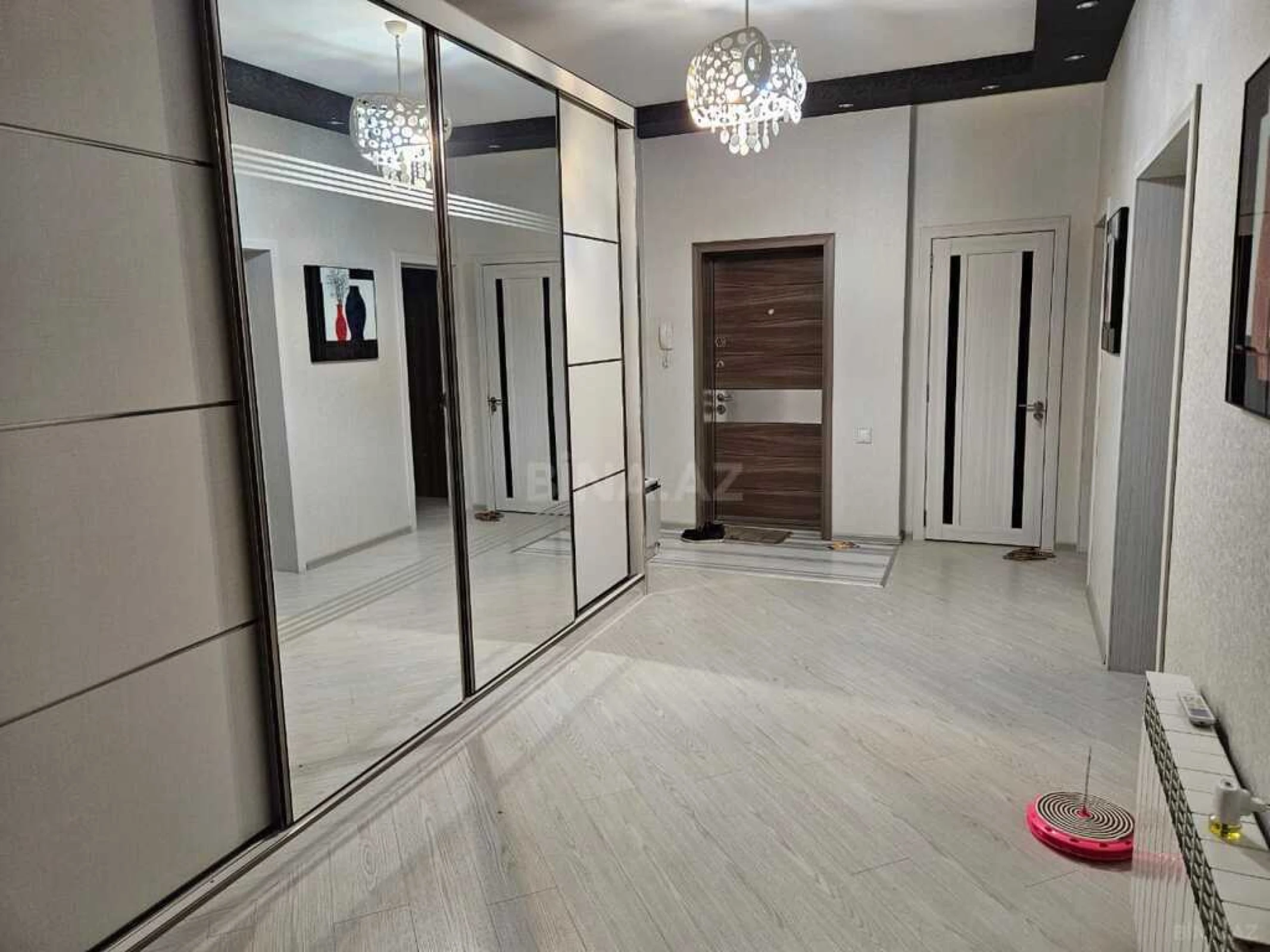 Satılır 3 otaqlı mənzil 122 m²