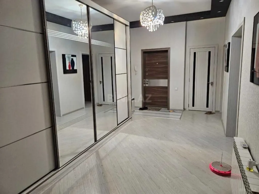 Satılır 3 otaqlı mənzil 122 m²