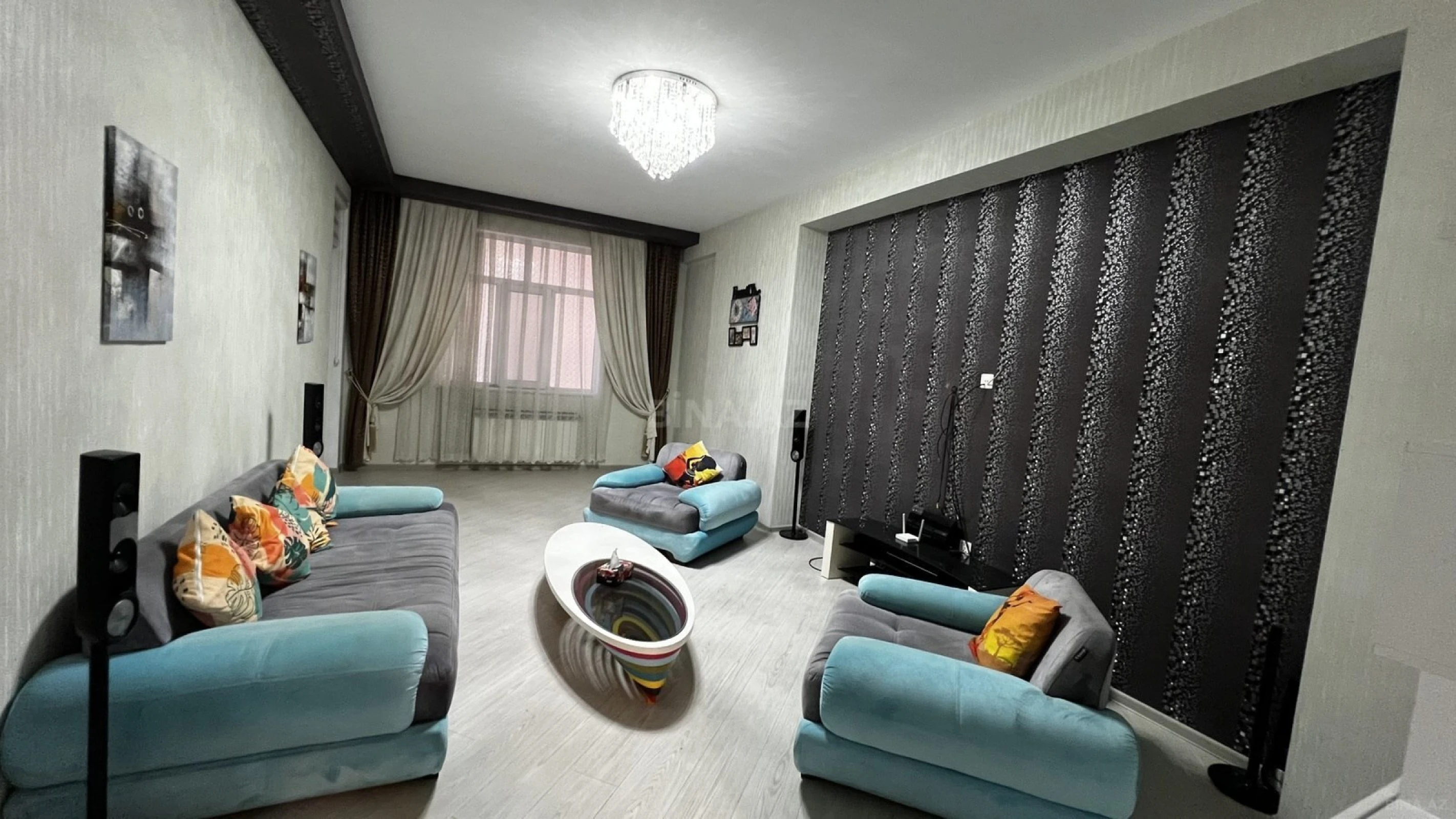 Satılır 3 otaqlı mənzil 122 m²