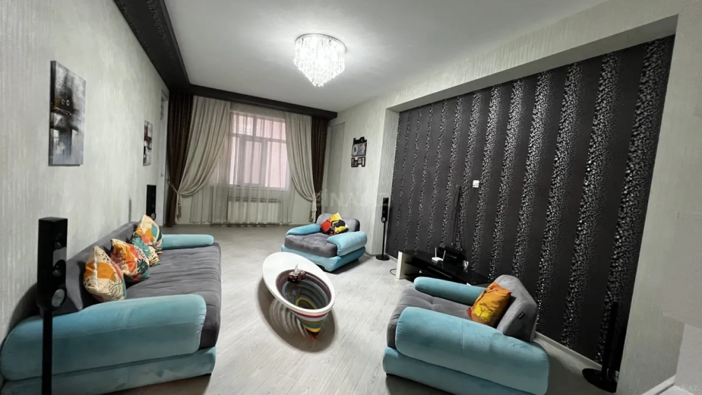 Satılır 3 otaqlı mənzil 122 m²