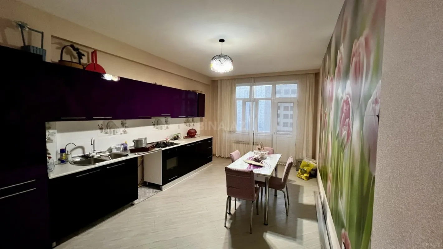 Satılır 3 otaqlı mənzil 122 m²