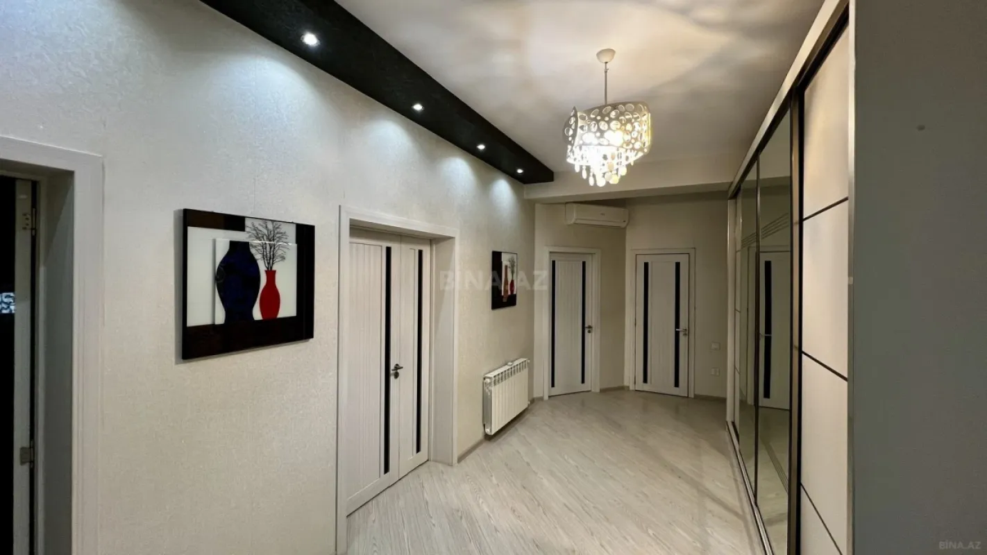 Satılır 3 otaqlı mənzil 122 m²