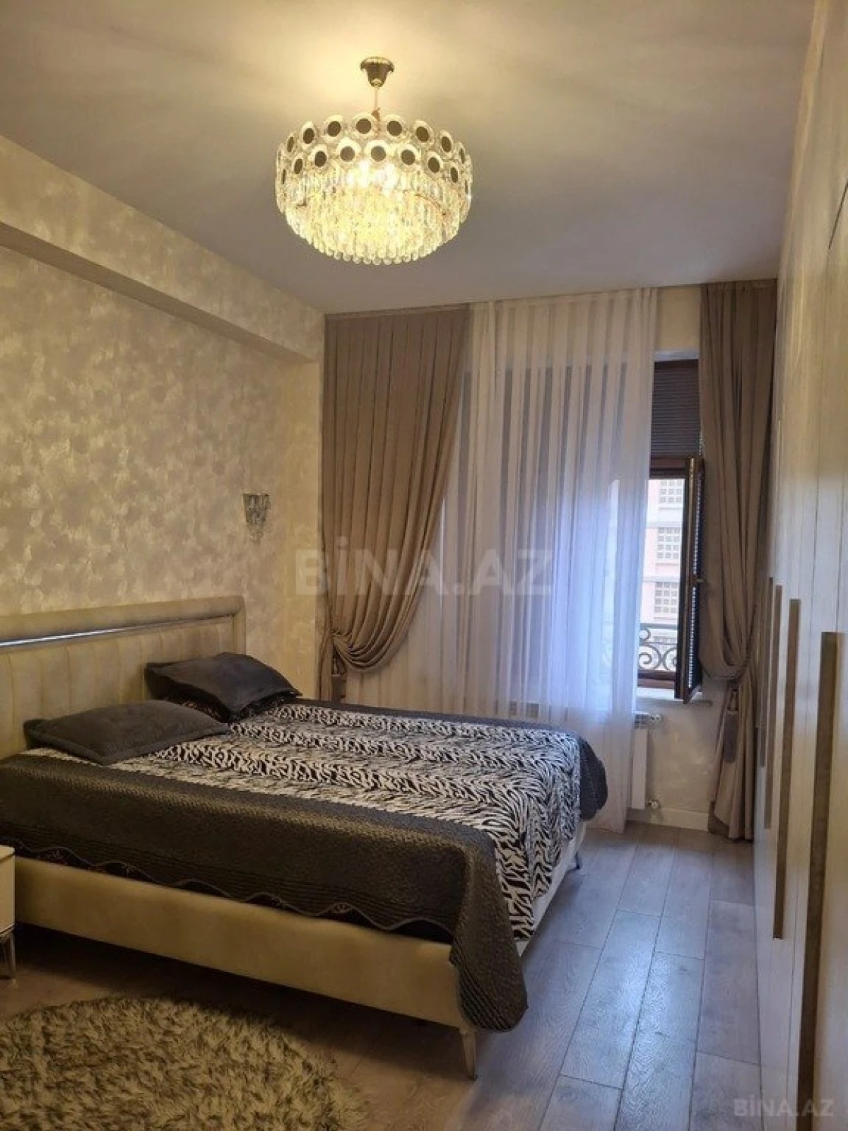 Kirayə verilir 4 otaqlı mənzil 150 m²