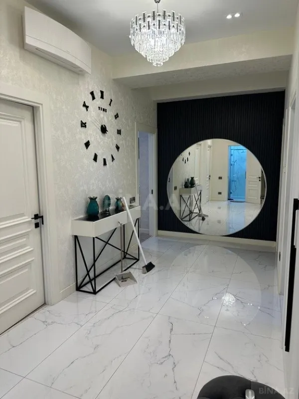 Kirayə verilir 4 otaqlı mənzil 150 m²