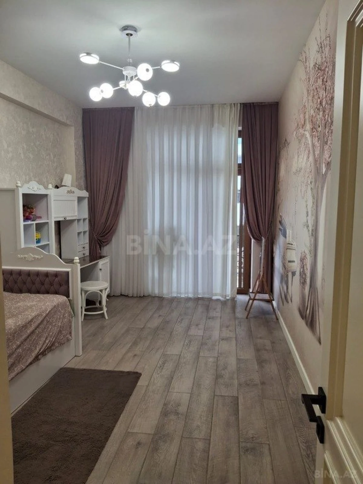 Kirayə verilir 4 otaqlı mənzil 150 m²