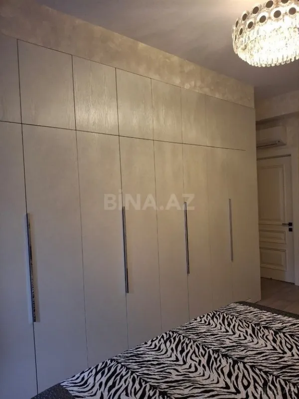 Kirayə verilir 4 otaqlı mənzil 150 m²