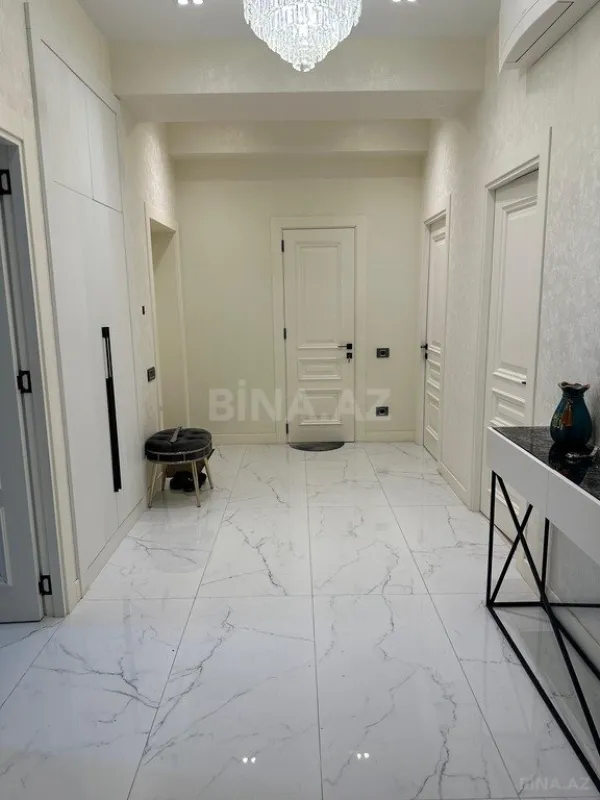 Kirayə verilir 4 otaqlı mənzil 150 m²