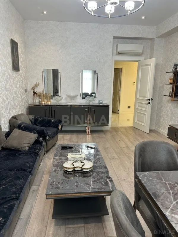Kirayə verilir 4 otaqlı mənzil 150 m²