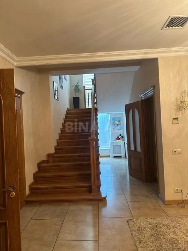 Satılır 6 otaqlı həyət evi 330 m²
